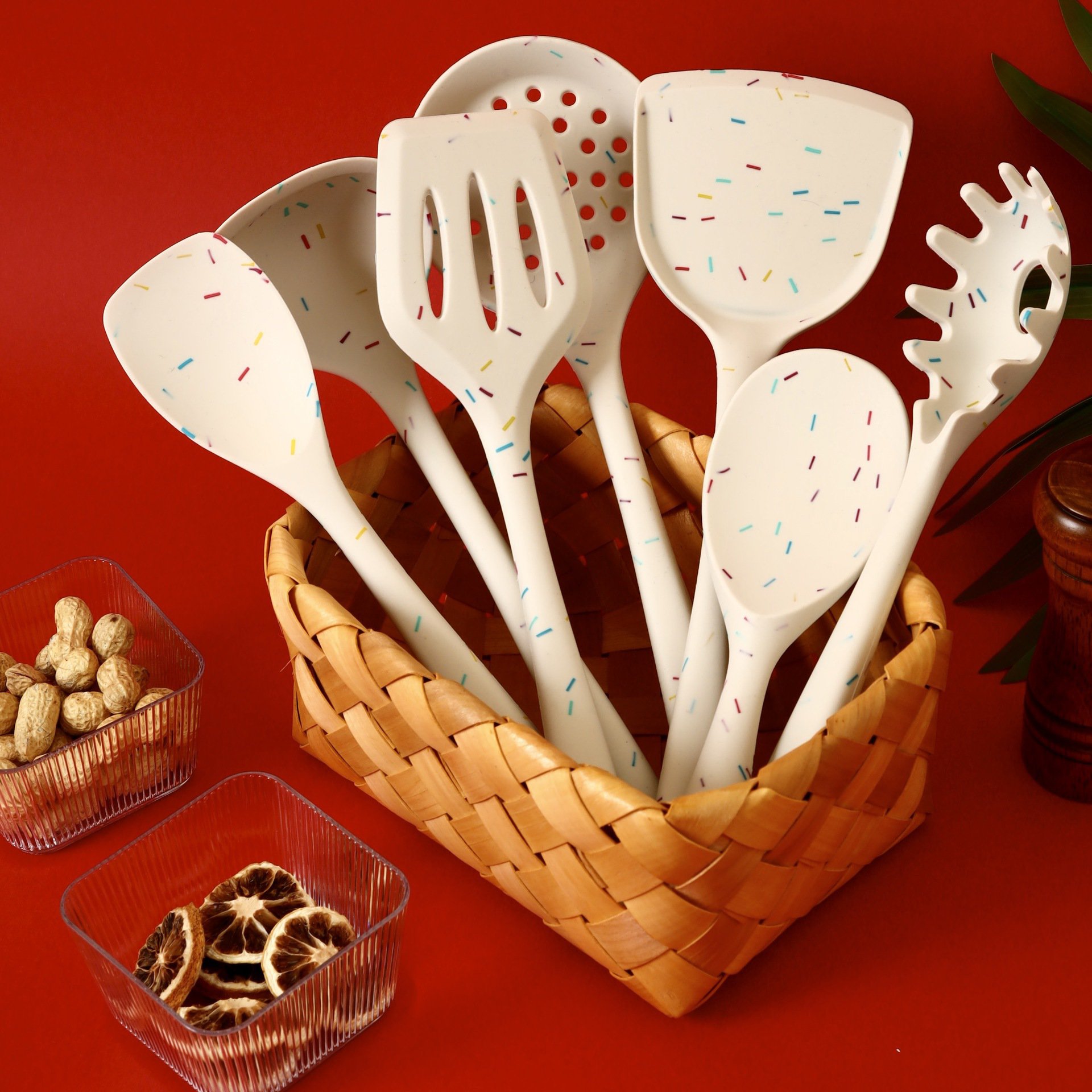 Sedmidílná sada barevného silikonového kuchyňského nádobí