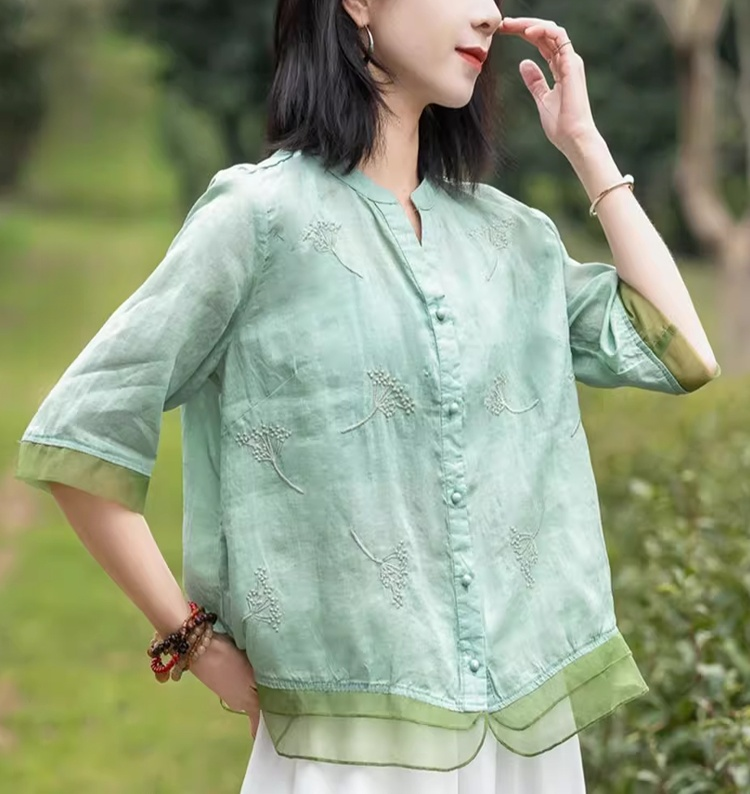 여름 데일리룩에 어울리는 여성 셔츠 스타일링