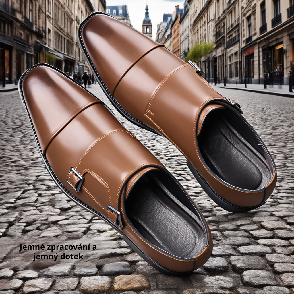 Detail pánských kožených bot se šněrováním