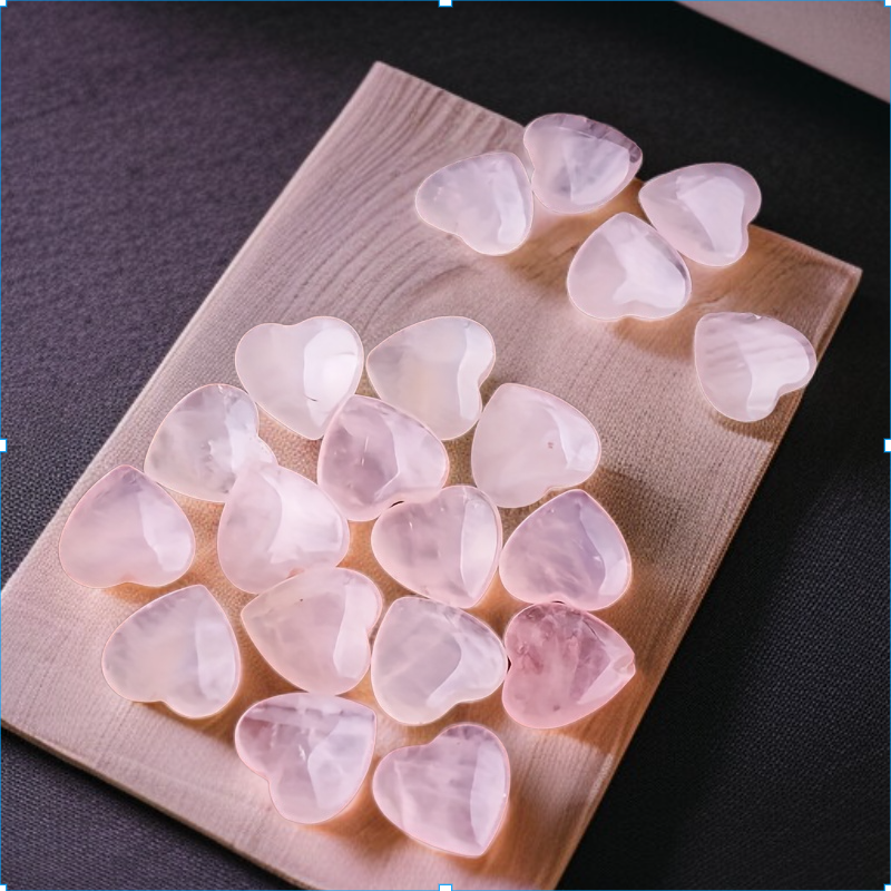 天然水晶の穴のない小さな愛の装飾品ローズクォーツピーチハートハイビスカスストーンラブスキャッタービーズアクセサリー