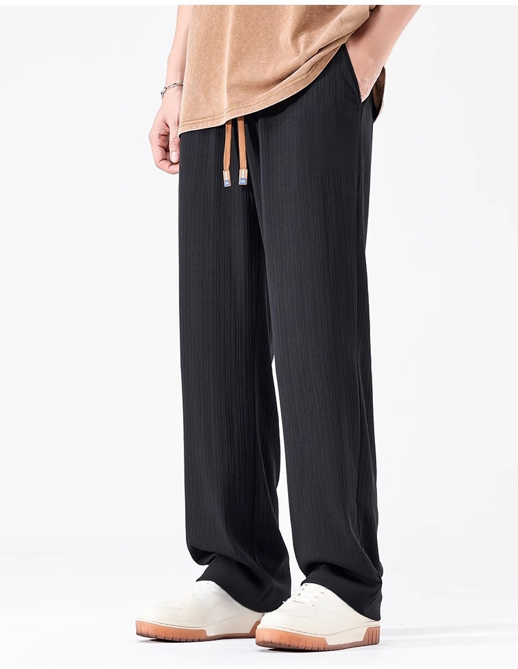 快適な着心地のメンズ冷感パンツ素材写真