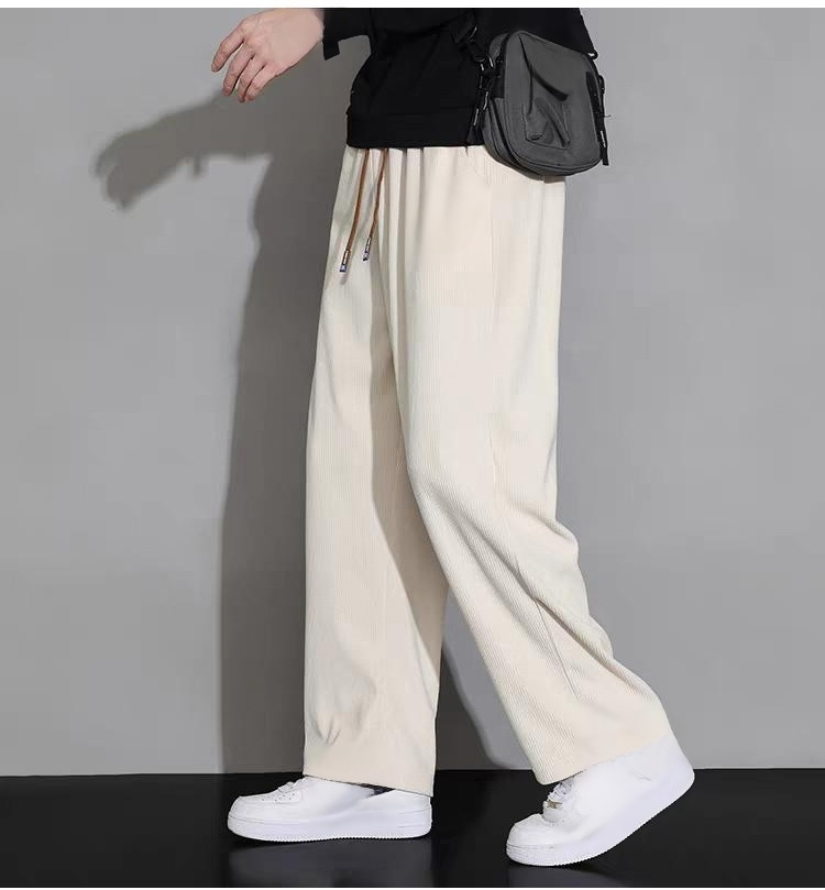 シンプルデザインのメンズカジュアルパンツ