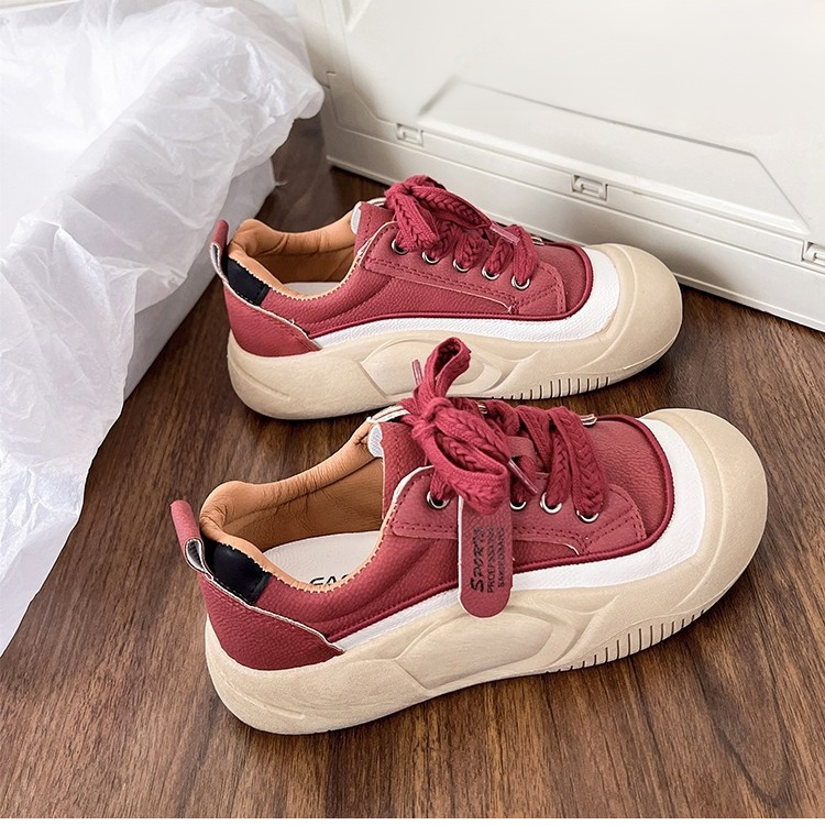 نفس طراز الملكة العمانية - حذاء كاجوال رياضي مع العلوي الجلدي