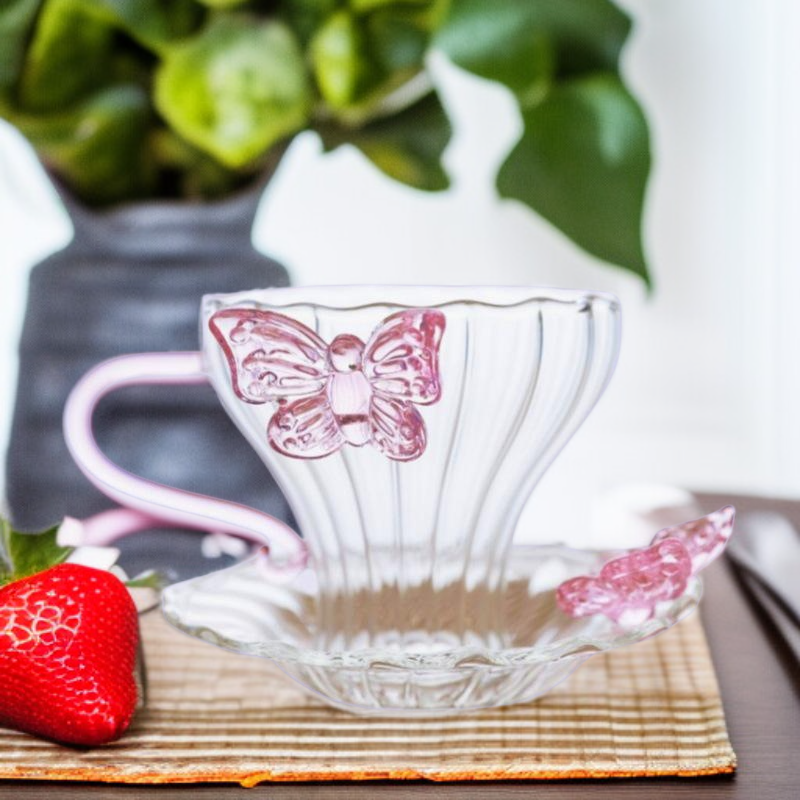 Kleine Teetasse aus transparentem Glas