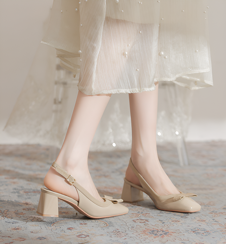 安定感のある太ヒールパンプス側面図