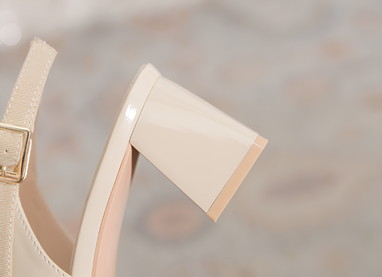 カジュアルコーデに合わせたパンプススタイル