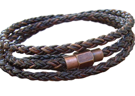 ハンドメイドレザーブレスレットの留め具部分