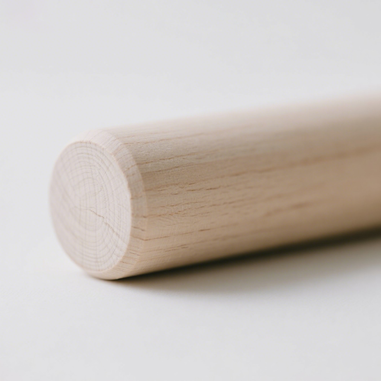 手磨きの未塗装木製麺棒