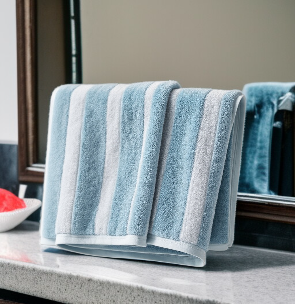 浴室使用珊瑚絨細條紋毛巾情境