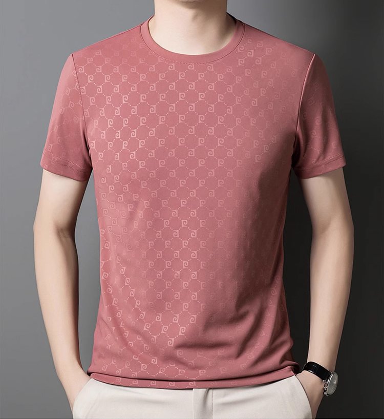 남성용 시원한 여름 라운드넥 티셔츠 스타일링