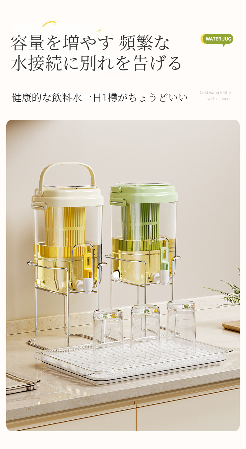 アウトドアで活躍する冷やかんの使用シーン