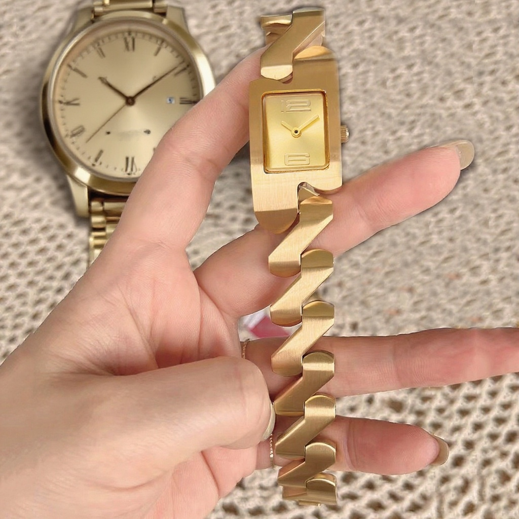 個性的なスクエア型時計のデザインアップ