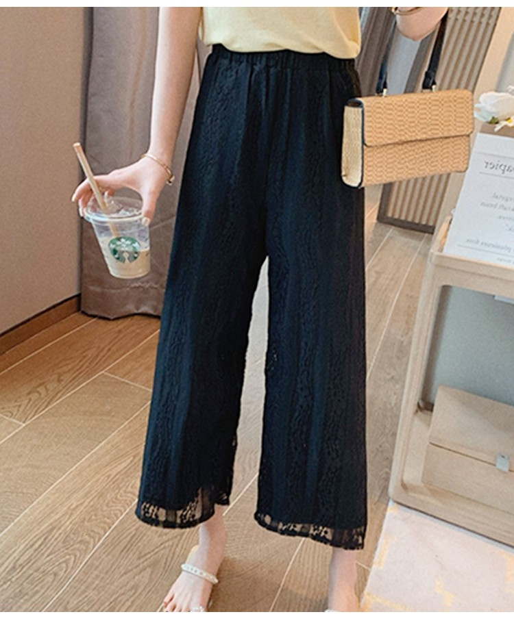 パーティーシーンにぴったりな総レースパンツ