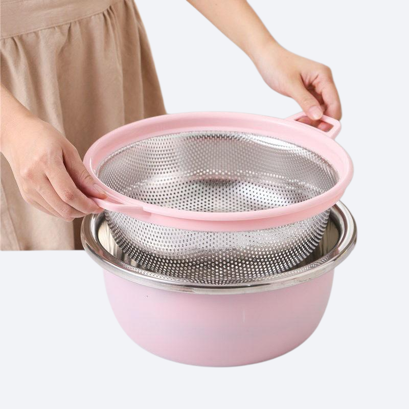 주방에는 스테인리스강 물빼기 대야를 많이 사용한다.