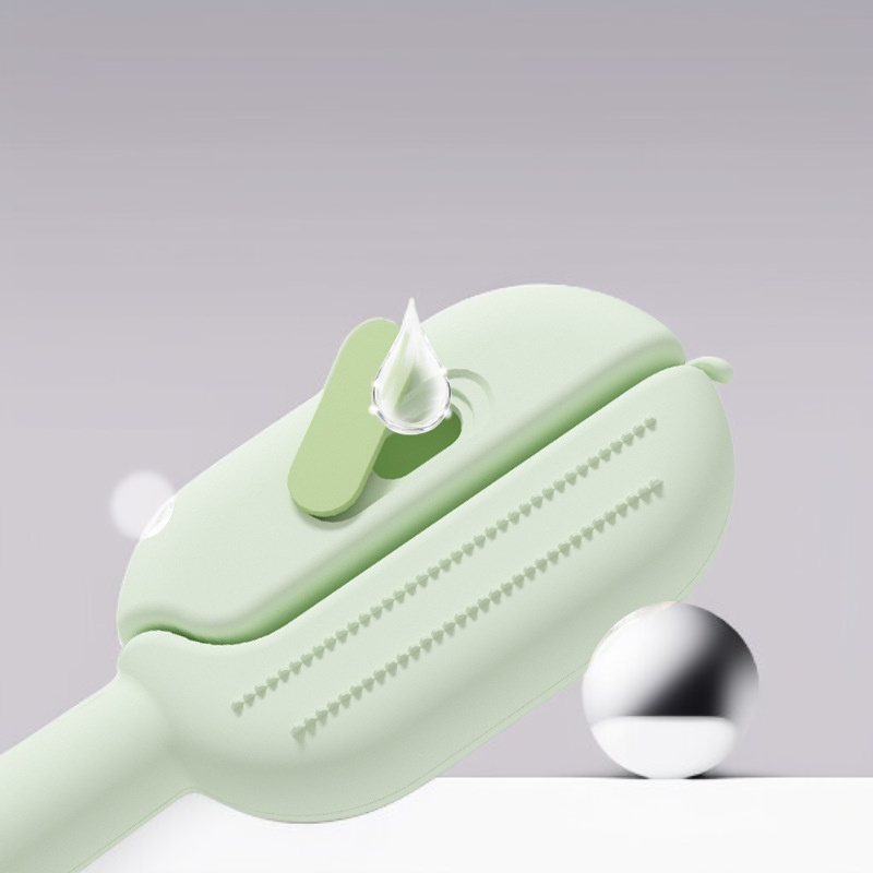 クリーニング水箱で犬の毛を洗う様子