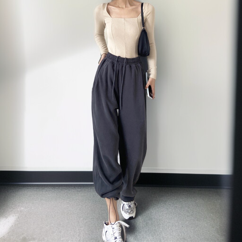 動きやすいスポーツパンツのスタイル