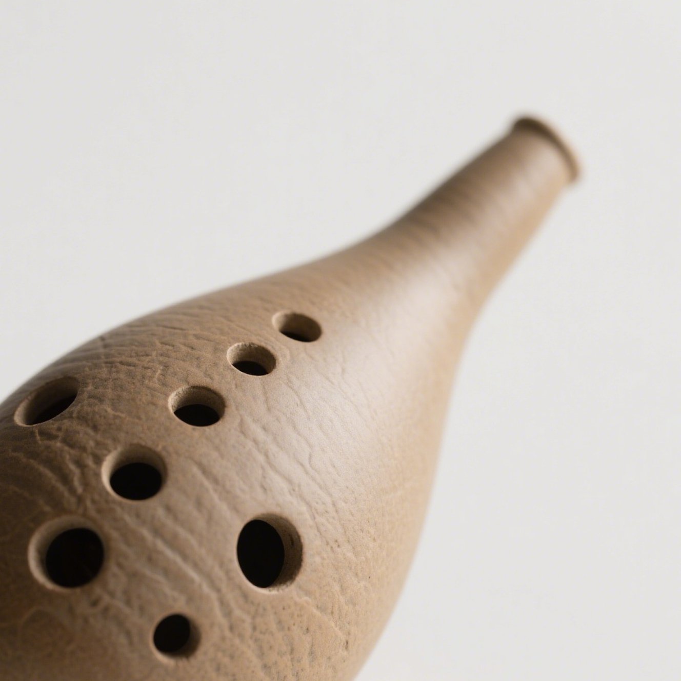 ada 2 kusů Xun – tradiční čínský hudební nástroj