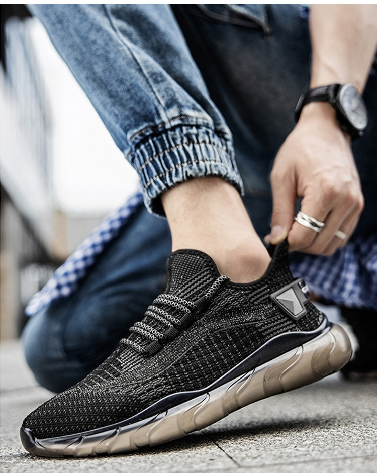 가벼운 남성용 플라이 니트 운동화 착용 샷