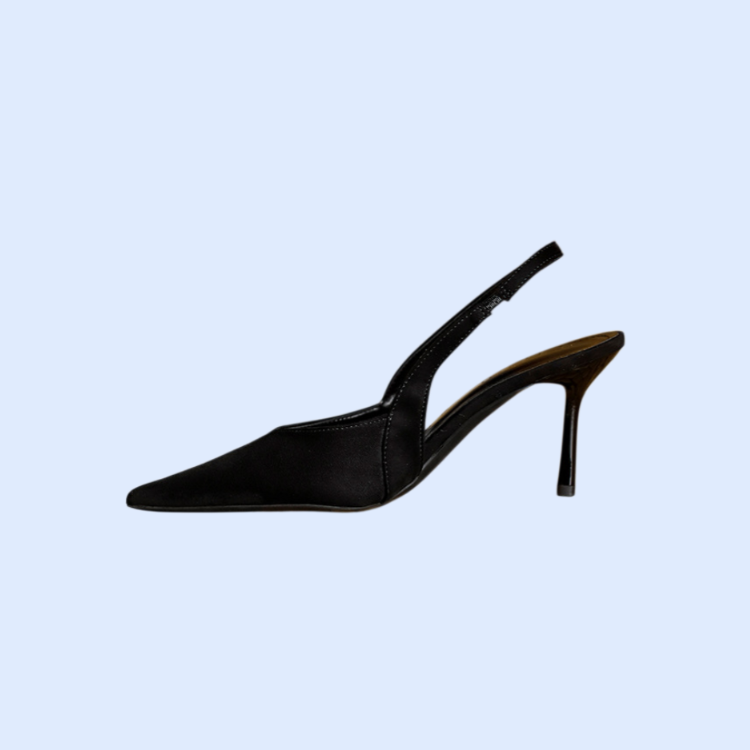 フランスのヒョウ柄ハイヒール