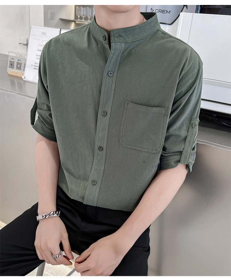 サイドから見た綿麻スタンドカラーシャツ