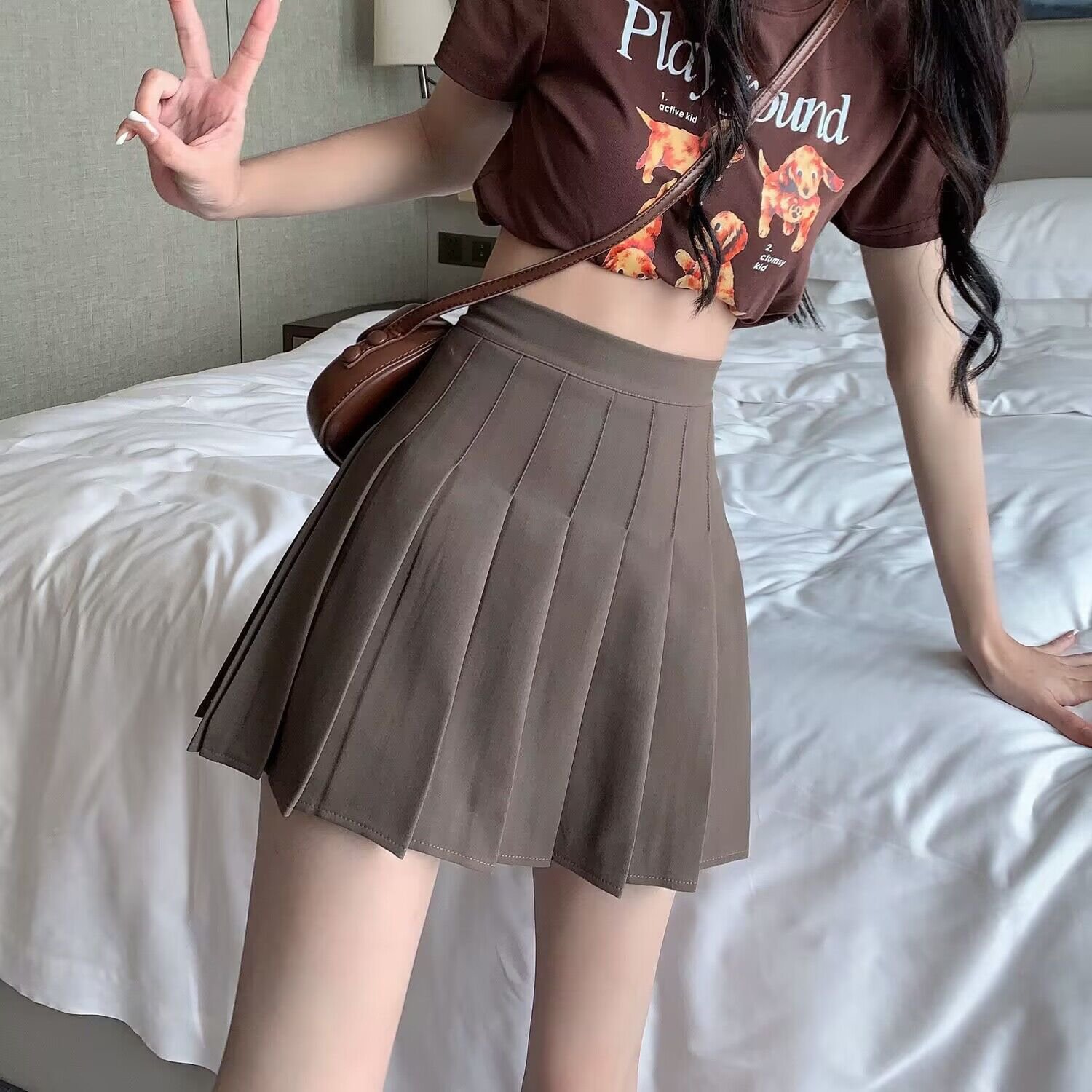 無地デザインの薄手プリーツスカート生地アップ