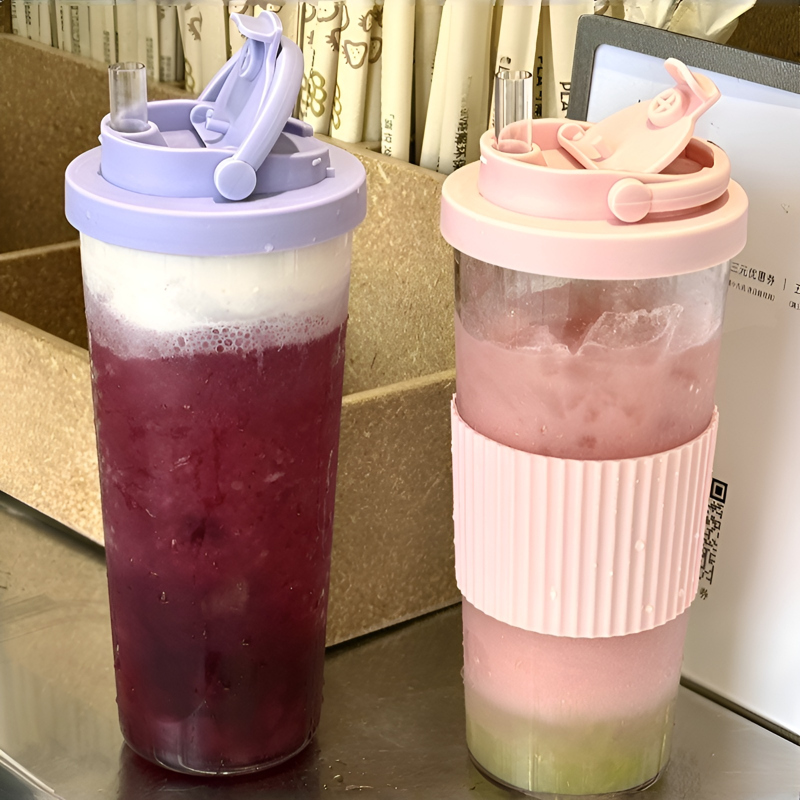 持ち運び便利なハンドル付きストローカップ