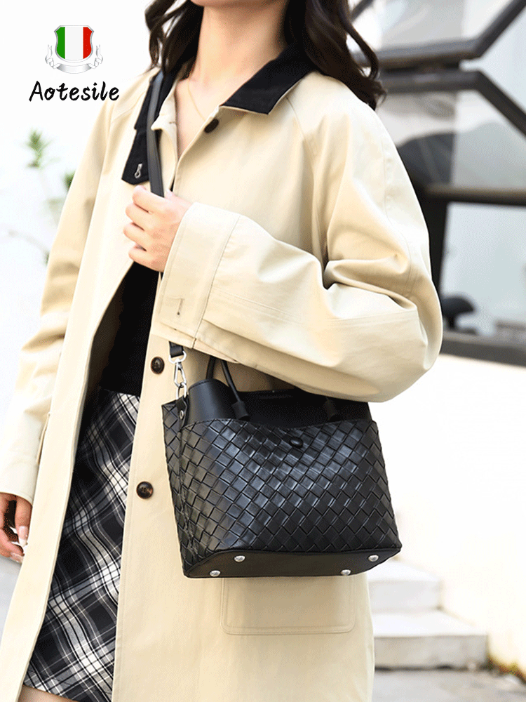 حقيبة باكيت من الجلد الطبيعي المنسوج، مناسبة لجميع الإطلالات