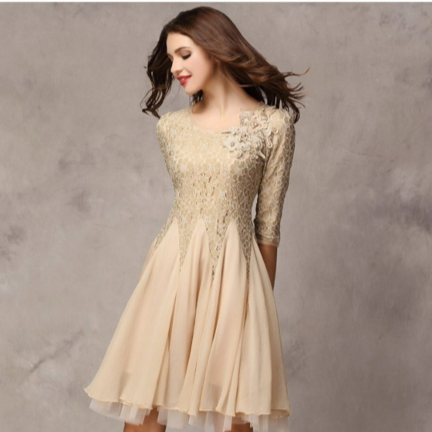 【レースワンピース】3D立体断裁　着痩せ＆細見え　超長裾回り　パフ袖　オーガンディー