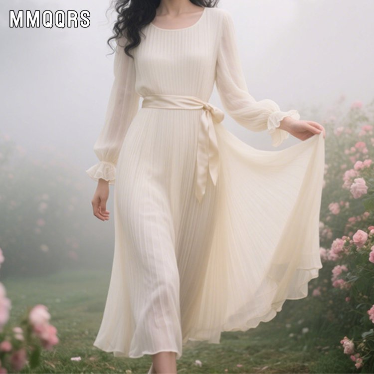 フランス風の優しい長袖雰囲気のロングスカートです