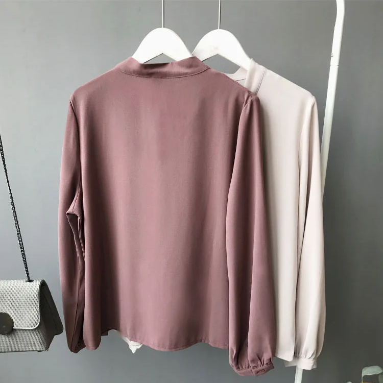 【深Ｖネックブラウス】オシャレ　独特なデザイン　シフォン生地  　サラサラ感　コーデしやすい