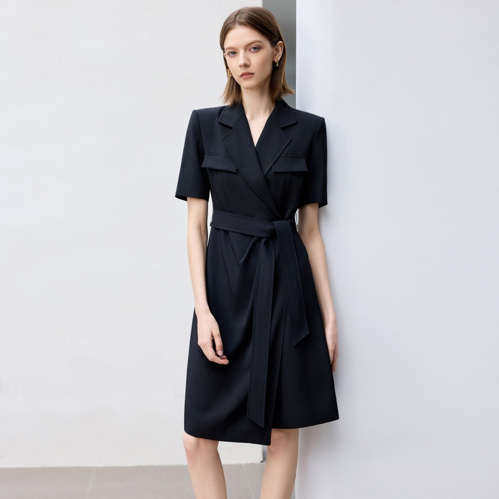 Letní kostýmková sukně s krátkým rukávem a pasem