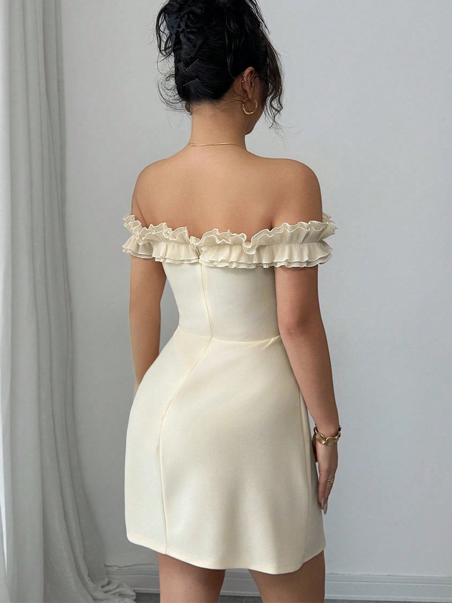 Krajkové šaty na jedno rameno