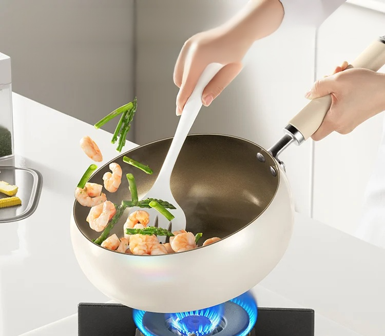 새로운 가정용 작은 철냄비 크리스털냄비 미니 작은 끈적임 큰 배 볶음냄비 여자 좋은 도우미 티타늄 크리스털 작은 철냄비