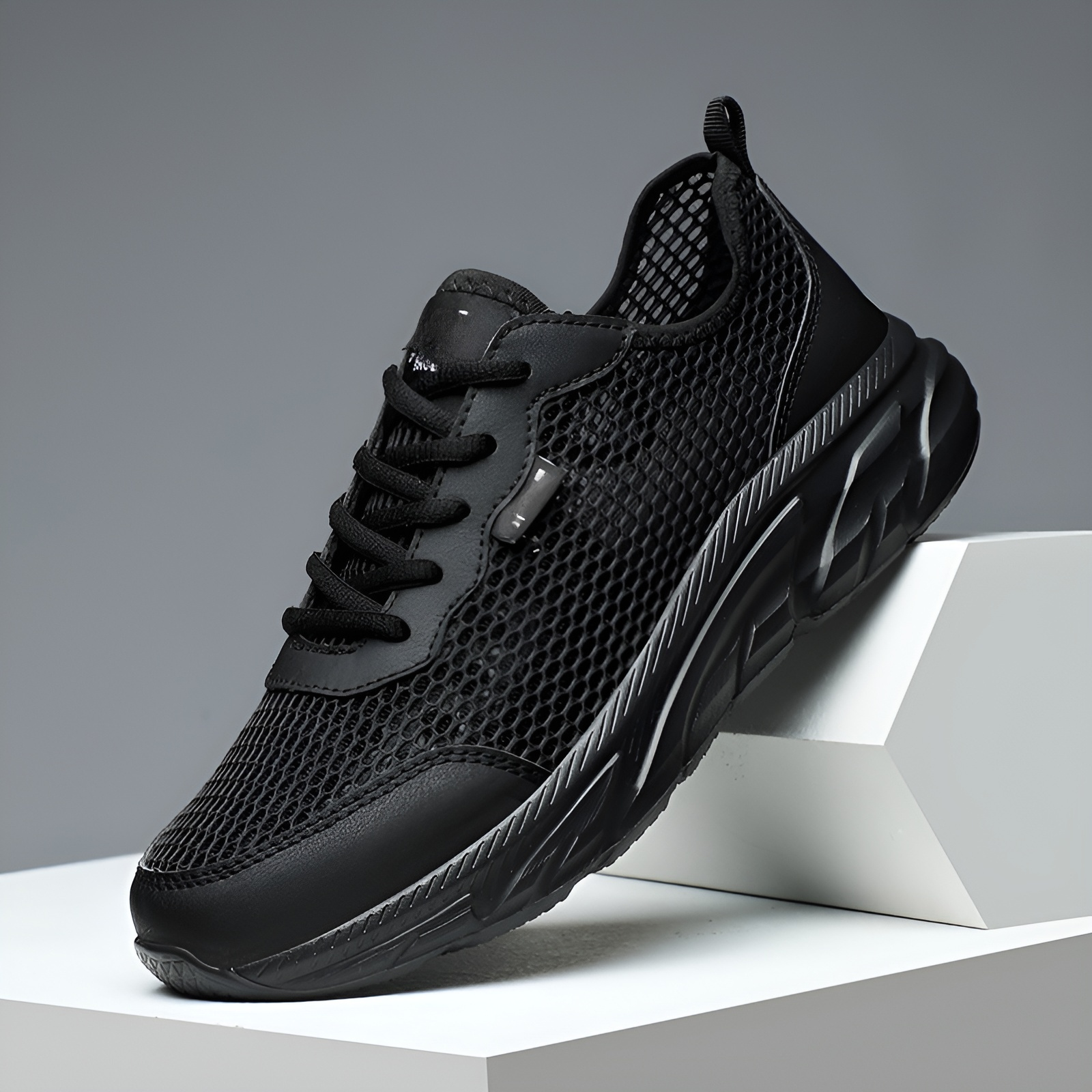 メンズシューズ、透かし彫りメッシュスポーツシューズ、通気性のあるカジュアルシューズ、夏用軽量スポーツシューズ、ファッショナブルなランニングシューズ