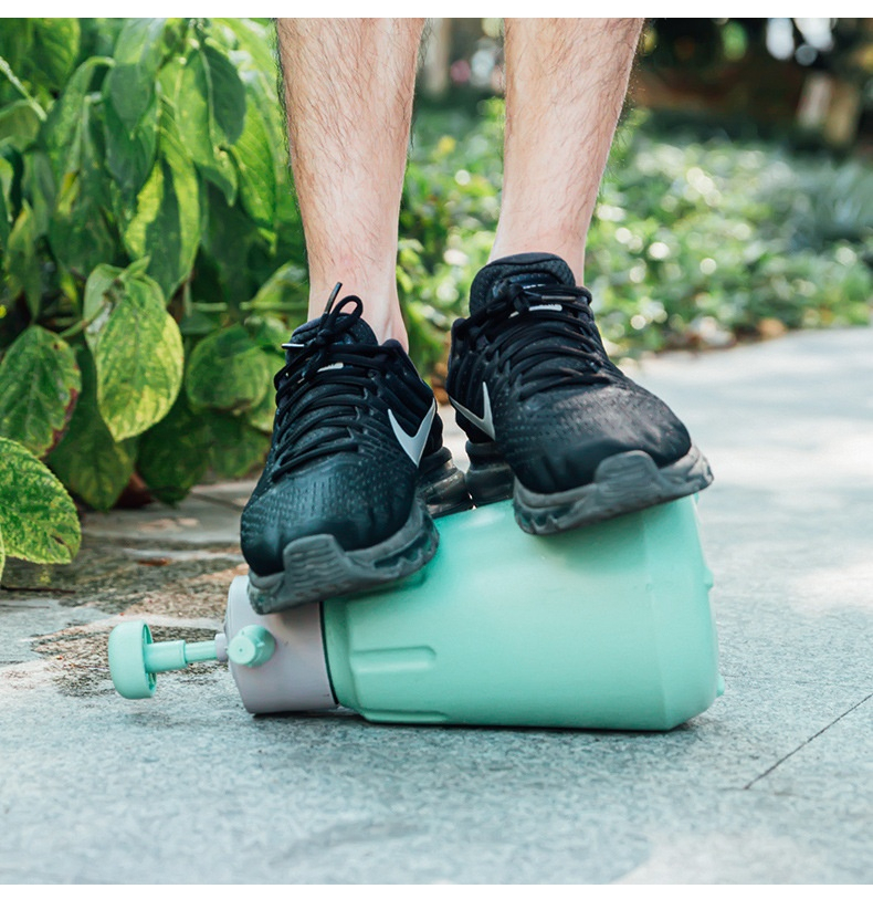 Postřikovač s nastavitelnou tryskou