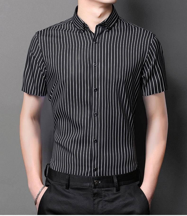 爽やかな夏スタイルのストライプシャツ