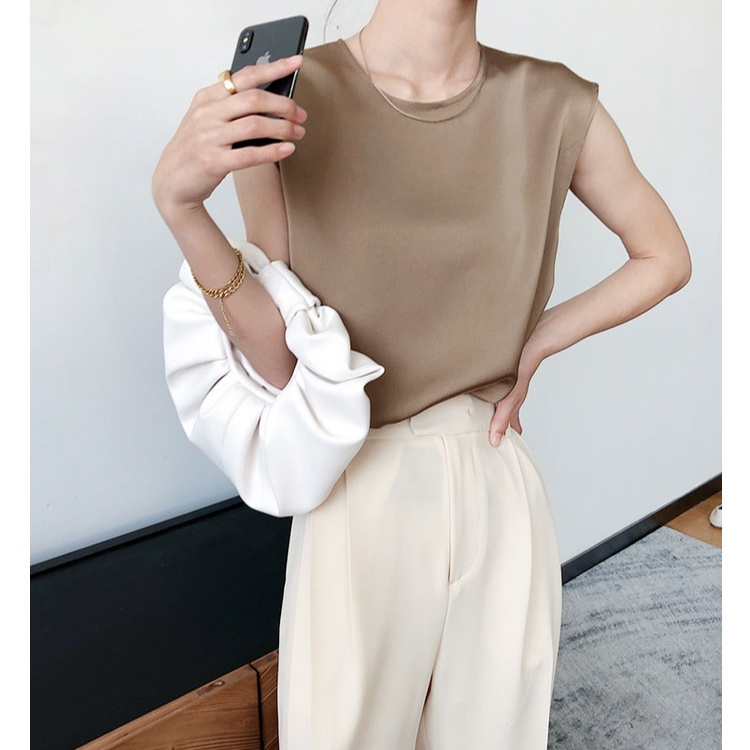 フレンチエレガントなブラウス