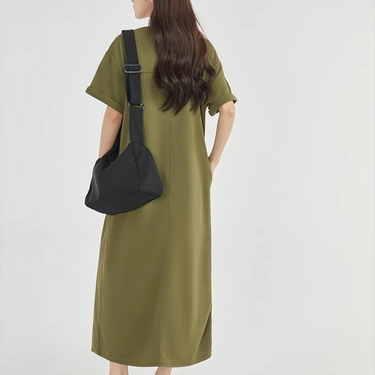 カジュアルにもフォーマルにも使えるワンピース