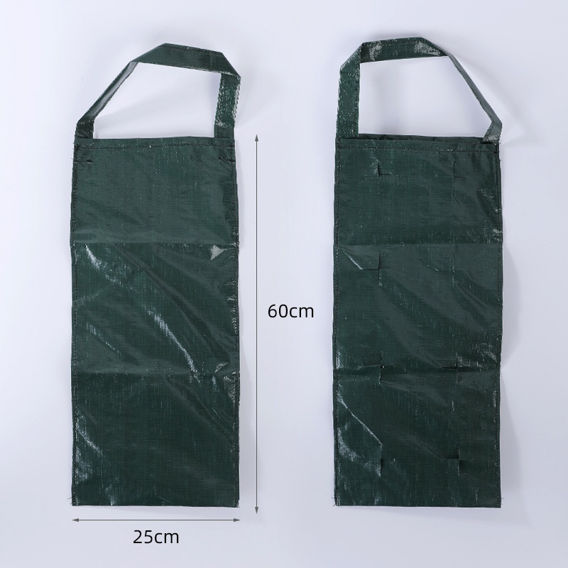 Jednoduchý černý závěsný vak na pěstování jahod