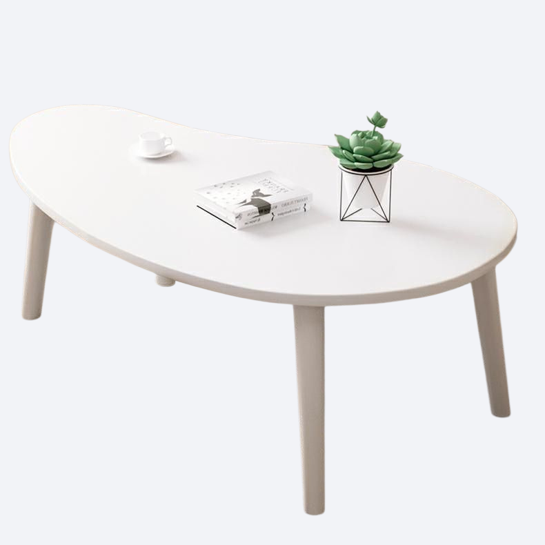 簡潔で低い足の小さなテーブル