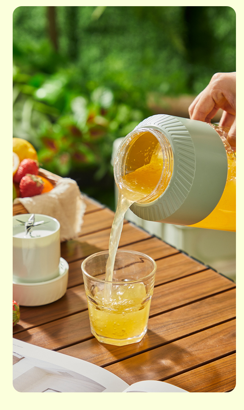 持ち運びやすいジューサーカップのデザイン