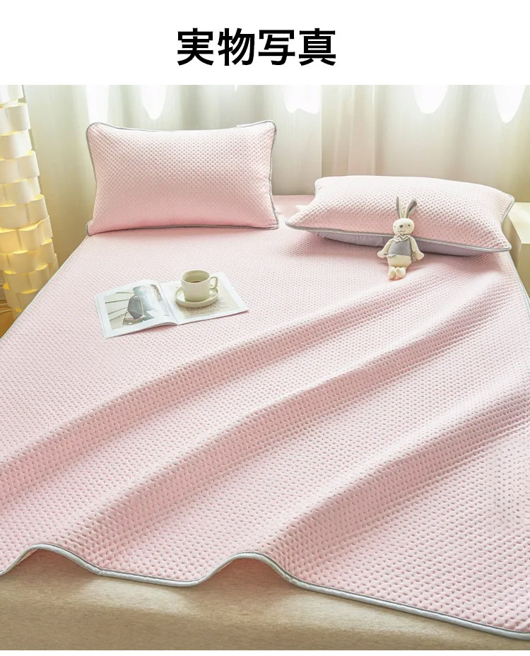 ベッドに敷いた冷感パッドの使用イメージ