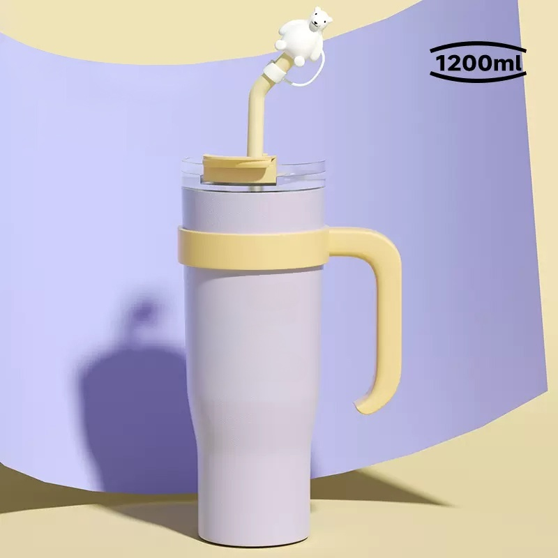 Großer Eisbarbecher mit Deckel und Strohhalm