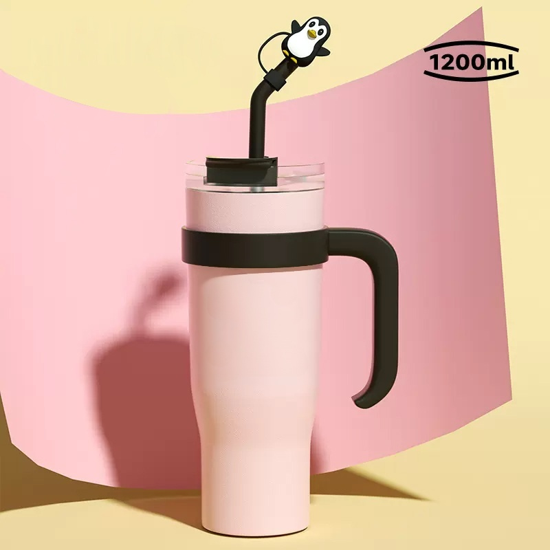 Großer Eisbarbecher mit Deckel und Strohhalm