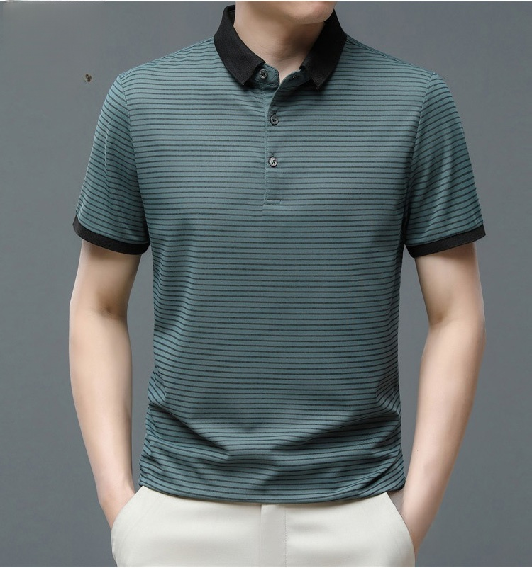 メンズ・レディース兼用のポロシャツ着用例