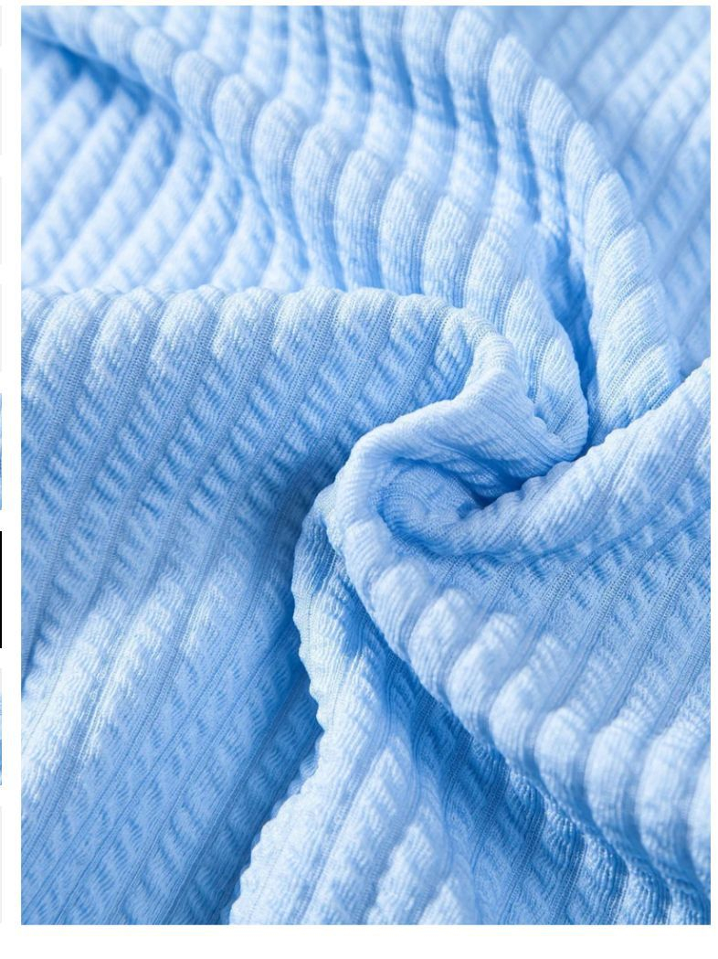 カジュアルコーデに合う無地シャツ