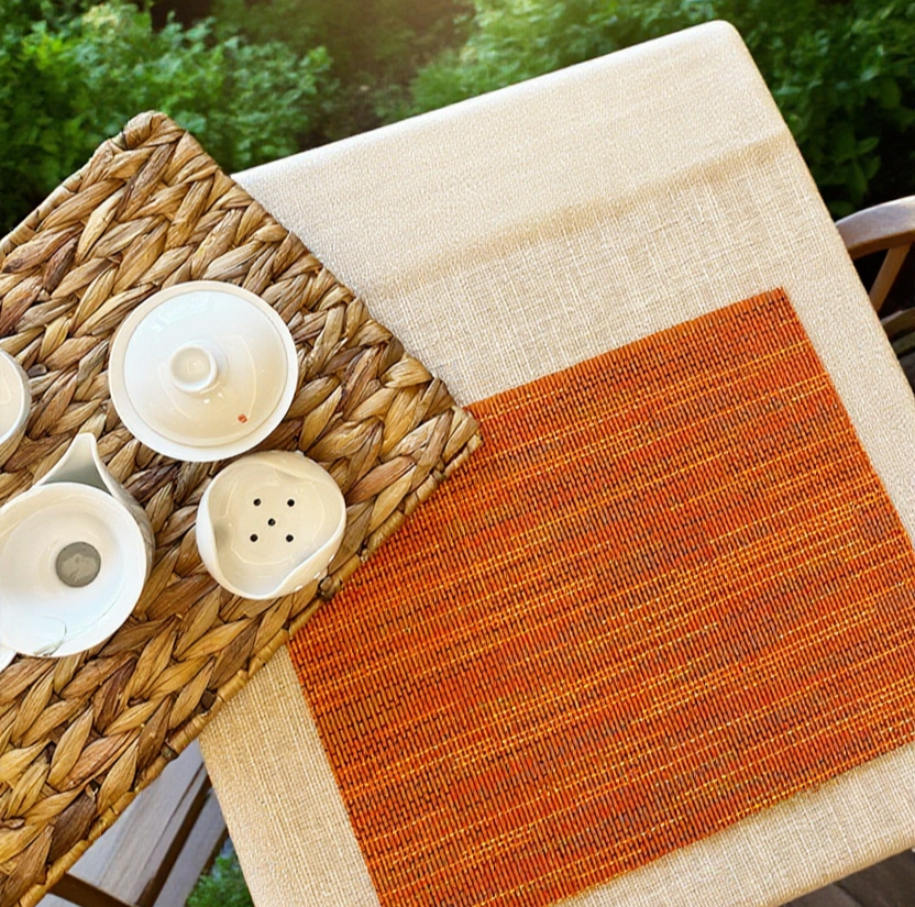 천연 대나무와 줄 테두리의 조화