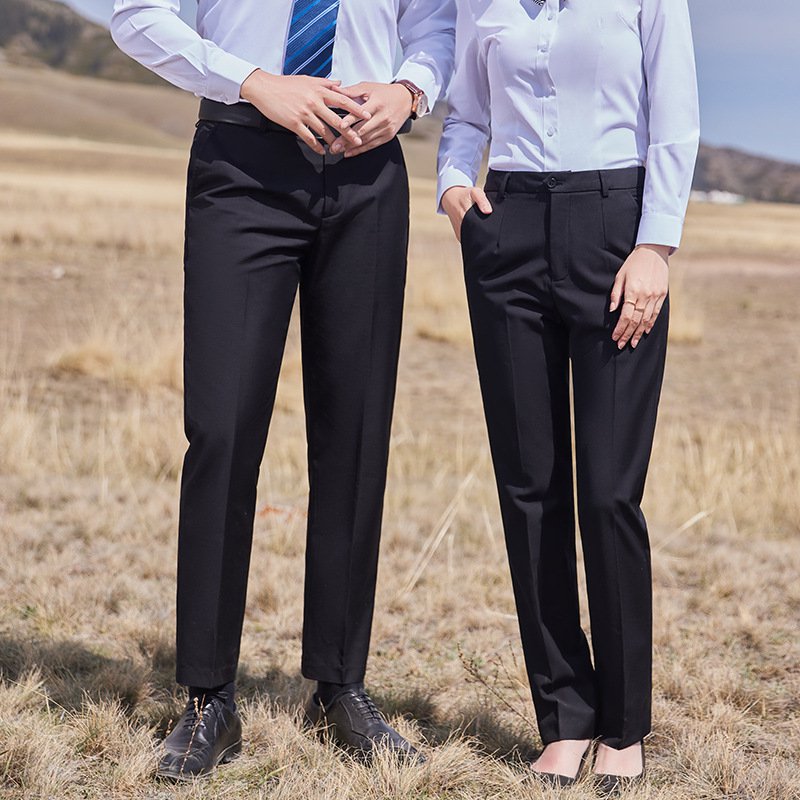 Obchodní formální kalhoty s elegantním splývavým vzhledem.