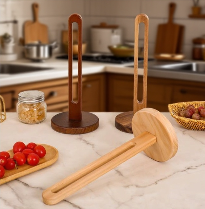 깔끔하게 정리된 주방과 두루마리 종이 수납대