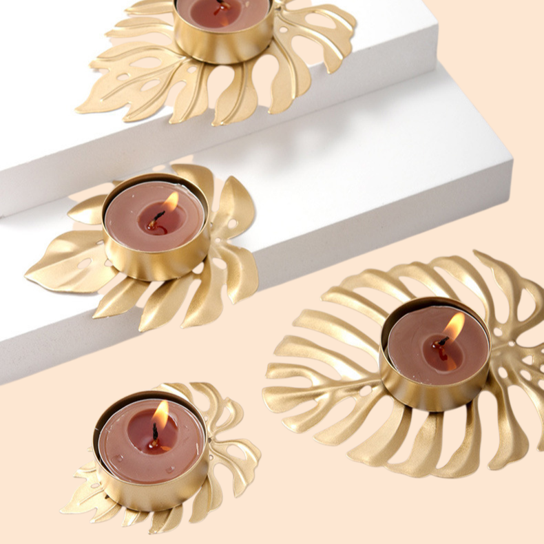 사각형 금속 촛대